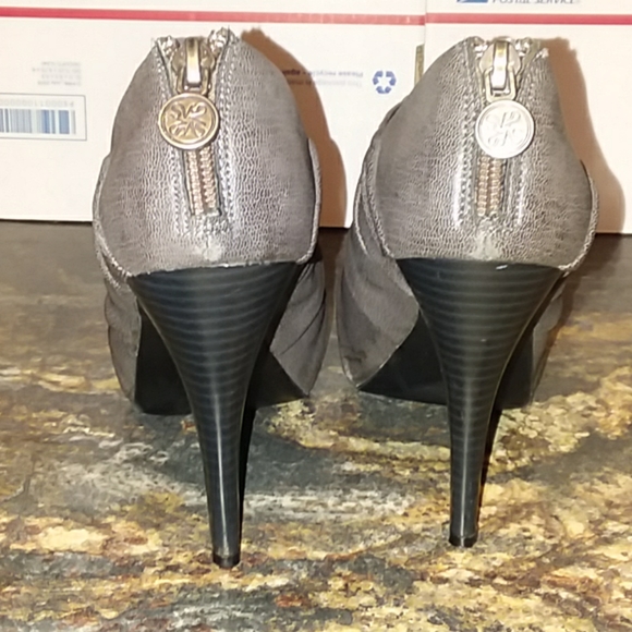 🎈 Vera Wang platform peep toe booties - Picture 4 of 8